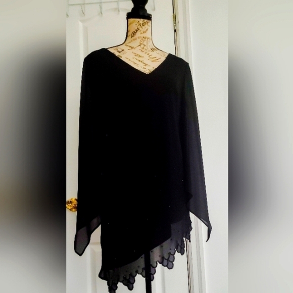 🤳Women's Black, soft , light V-neck assymetrical tunic top 🌴 - Picture 1 of 5